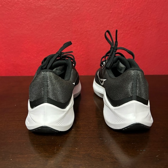 Nike air zoom women’s Black and White running shoes size 5.5 - Picture 5 of 8
